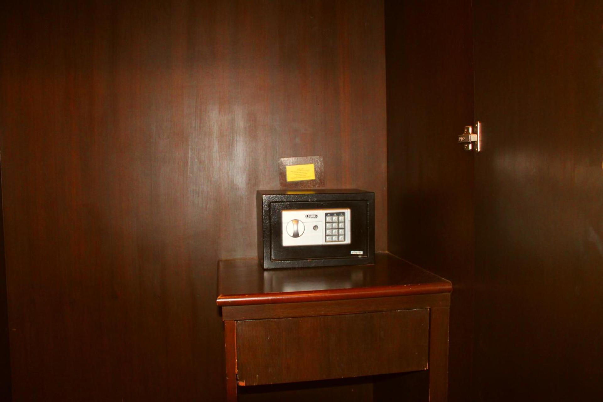 Hollywood Inn Hotel Patong Eksteriør bilde