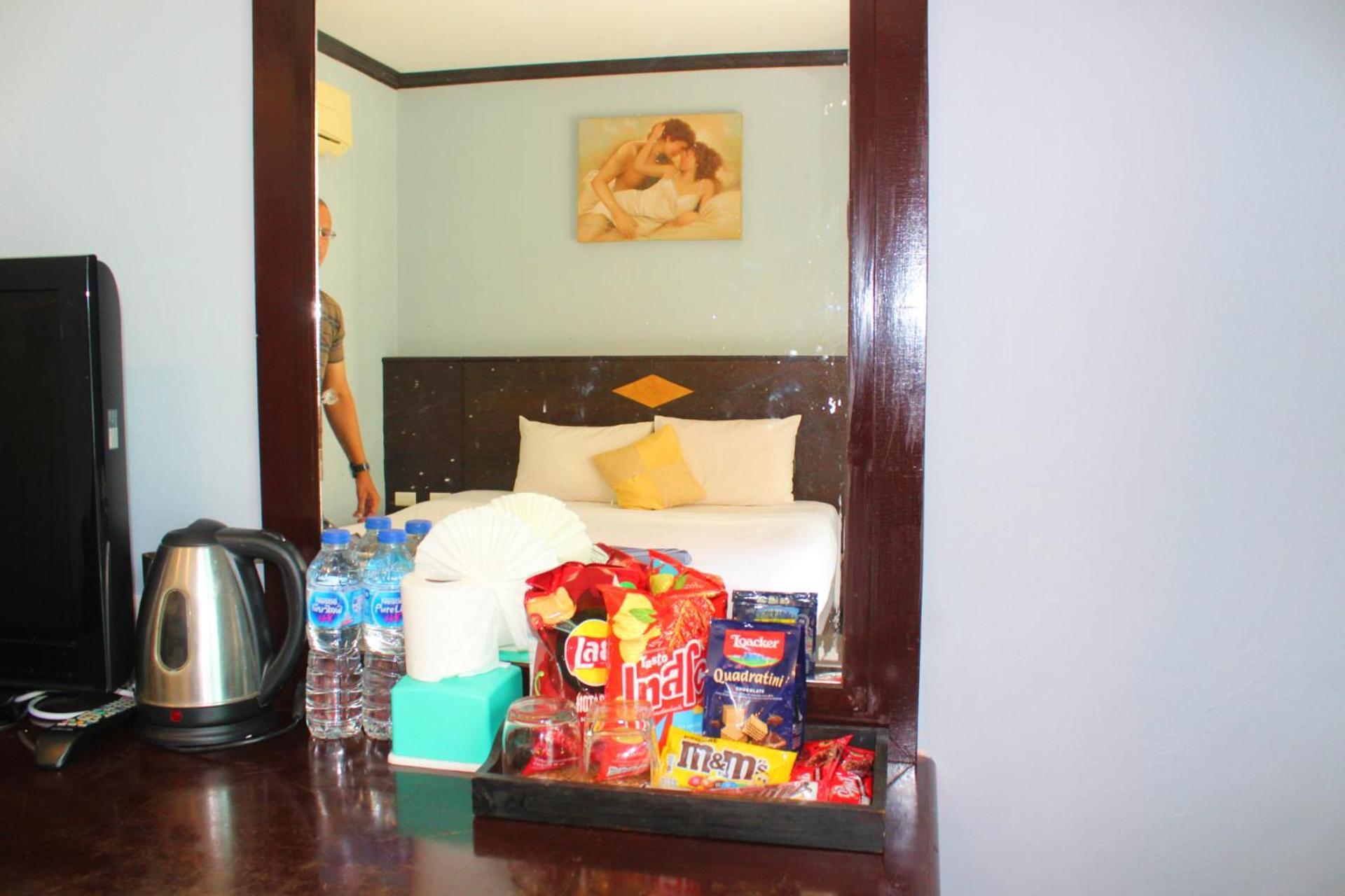 Hollywood Inn Hotel Patong Eksteriør bilde