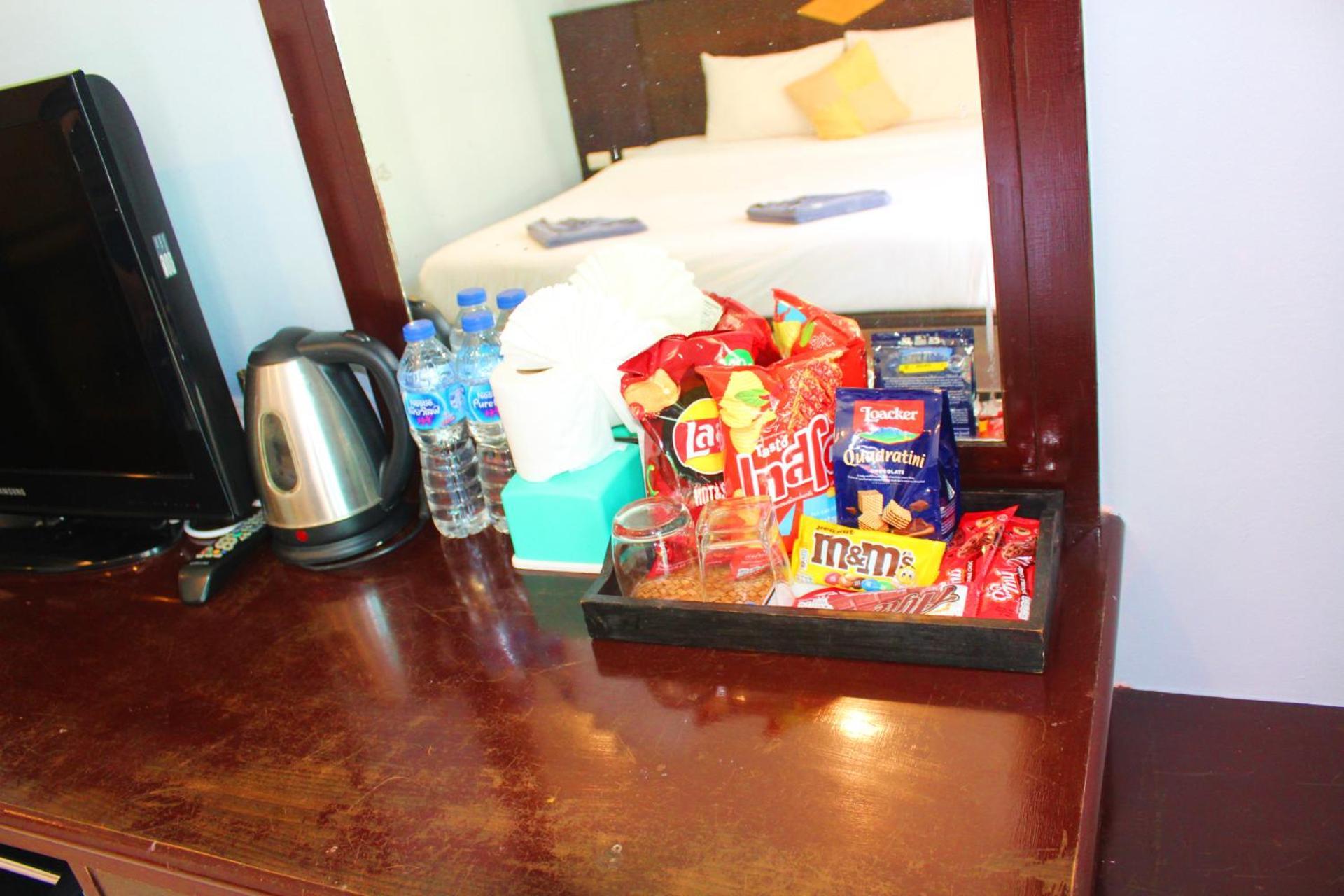 Hollywood Inn Hotel Patong Eksteriør bilde